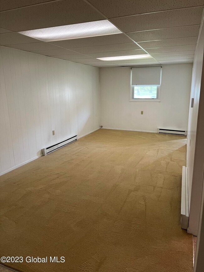 Building Photo - 524 Maple Ave
