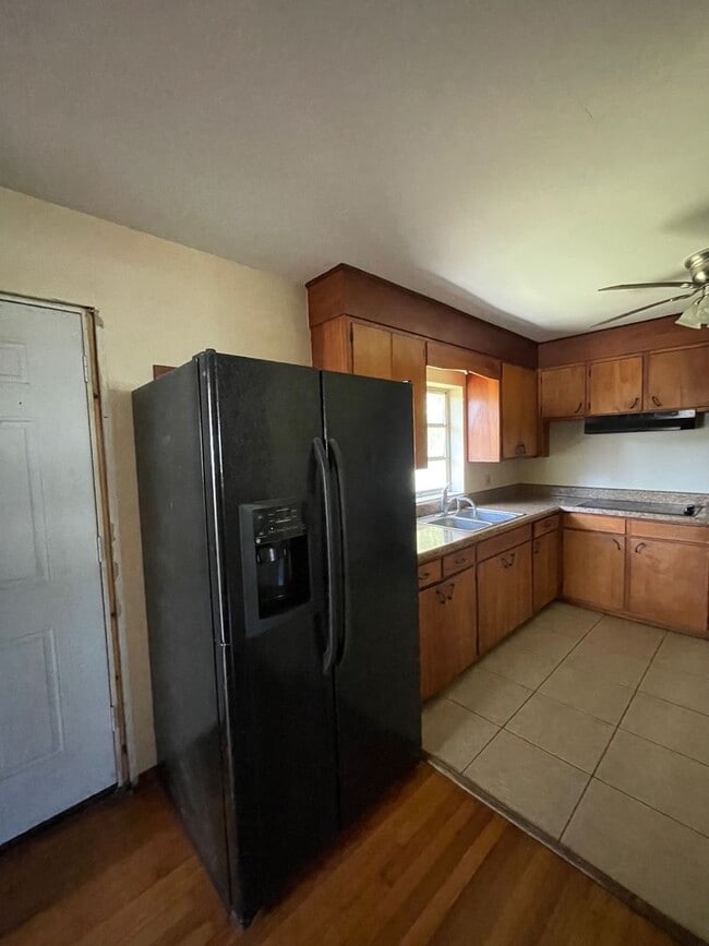 Building Photo - 2 Bed 1 Bath Home | Carport | Pet Friendly with Fenced Yard | Washer Dryer Hook Ups | Section 8 W...