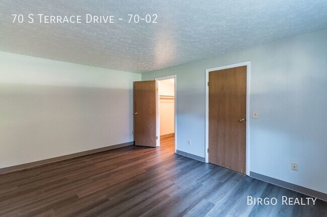 Building Photo - Charming 2 Bed / 1 Bath APARTMENT in READING!