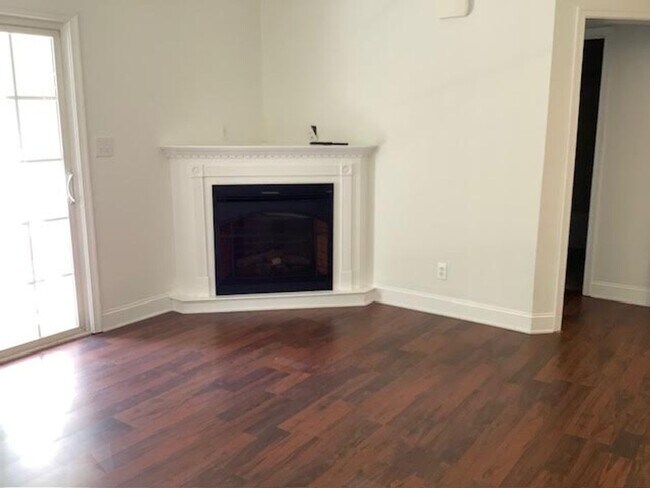 Foto del edificio - 623 Wyndhurst Dr