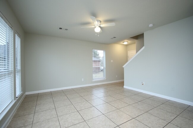 Foto del edificio - Move in Ready / 4 Bedrooms / Great Location