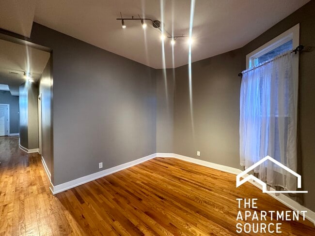 Foto del edificio - 2809 W Warren Blvd