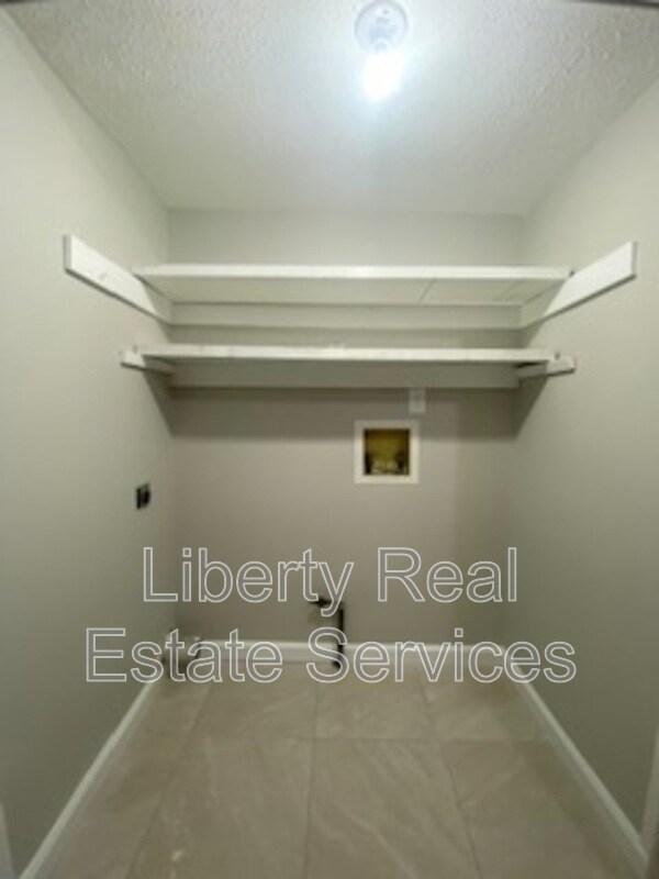 Foto del edificio - 728 Elaine St