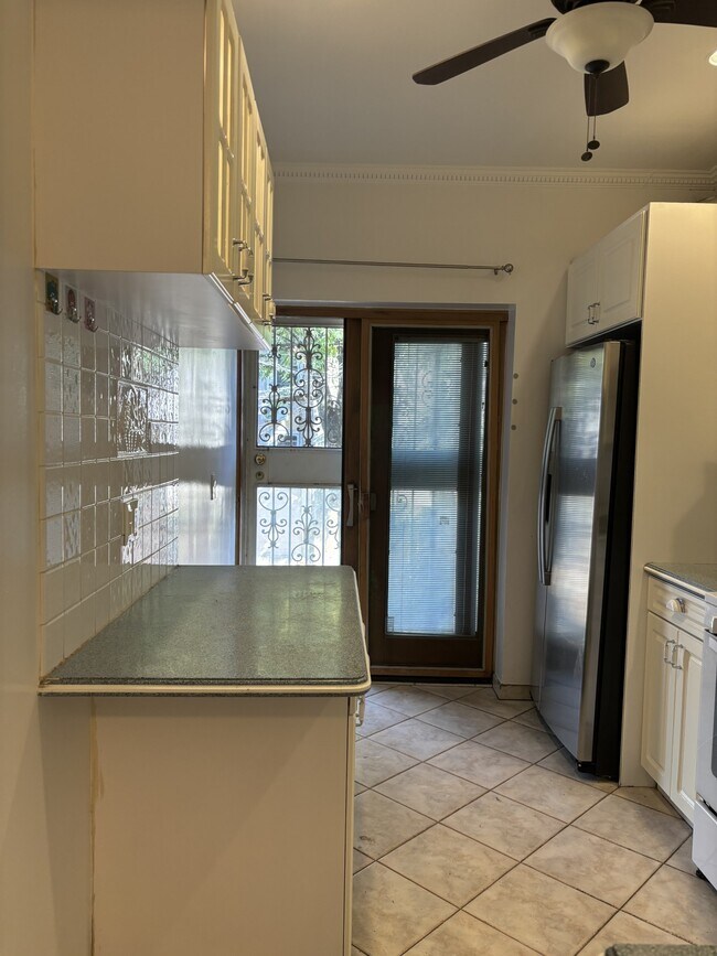 Foto del edificio - 1783 E 14th St