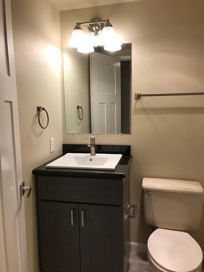 Foto del edificio - 2528 N Regal St