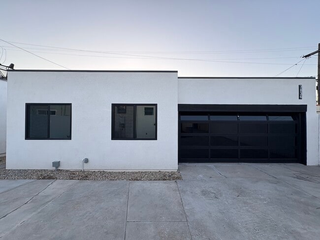 Building Photo - 7834 S Harvard Blvd