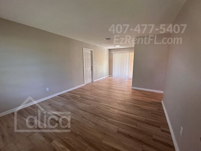 Foto del edificio - 2155 Aaron Ave