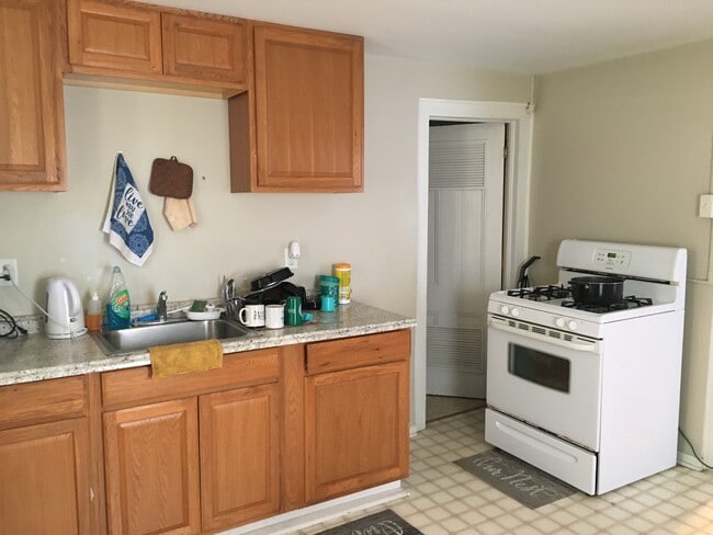 Building Photo - 18 Seminary Ave