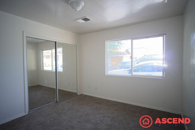 Building Photo - 528 Jackson St
