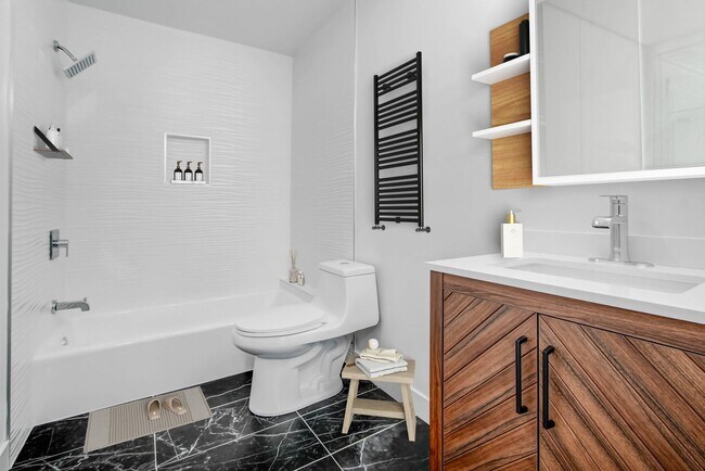 Building Photo - 5924 S Hoover St