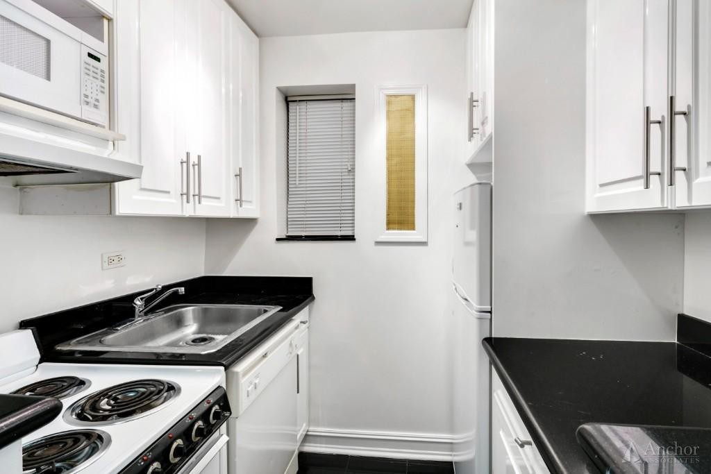 Primary Photo - 148 W 66th St