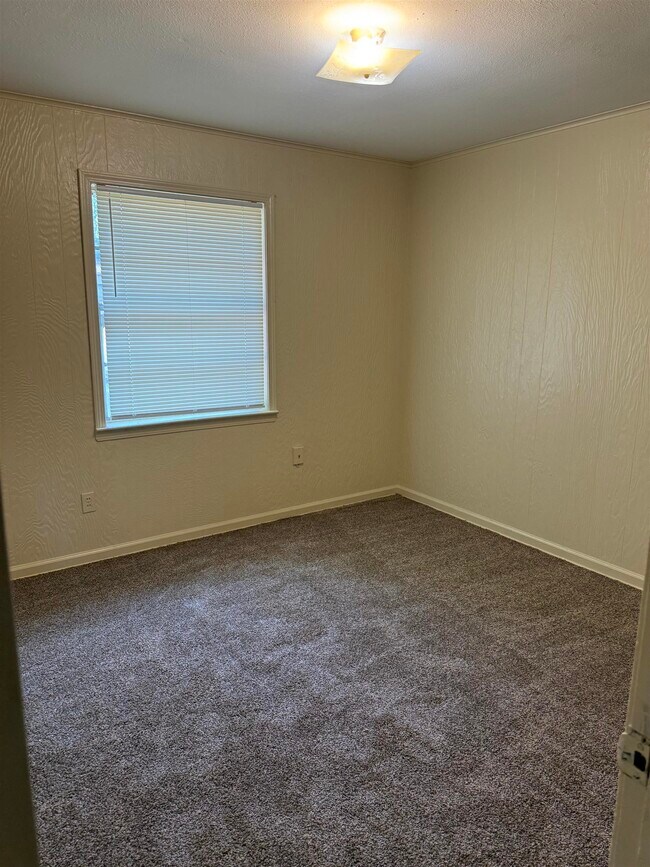 Building Photo - 1617 Leigh Dr