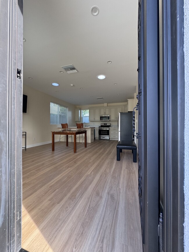 Foto del edificio - 19803 Gilmore St