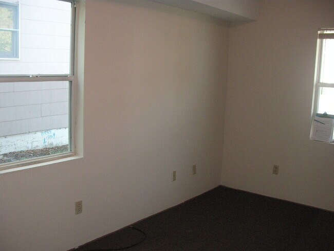 Foto del edificio - Two Story Home located in City Limits