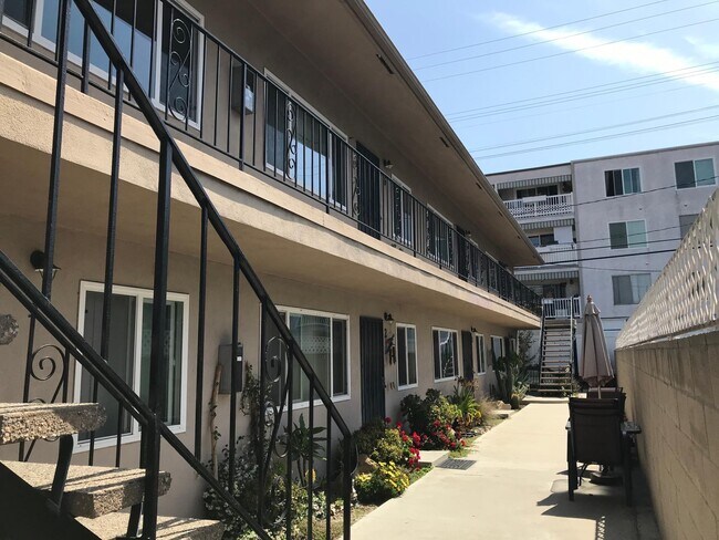 Building Photo - 362 Redondo Ave