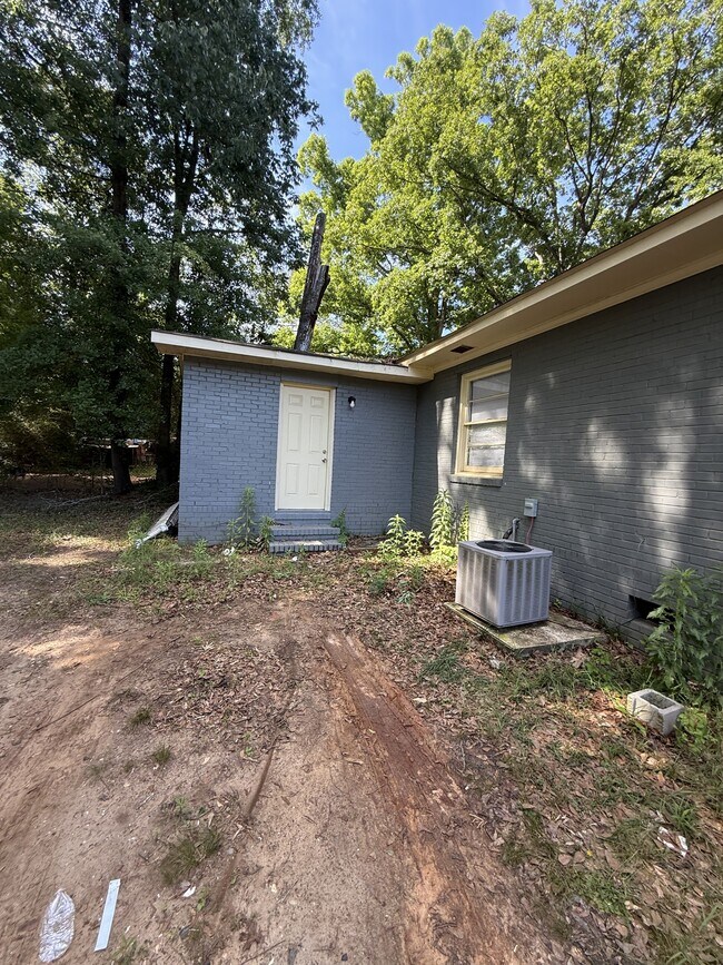 Building Photo - 1502 Foye Ave
