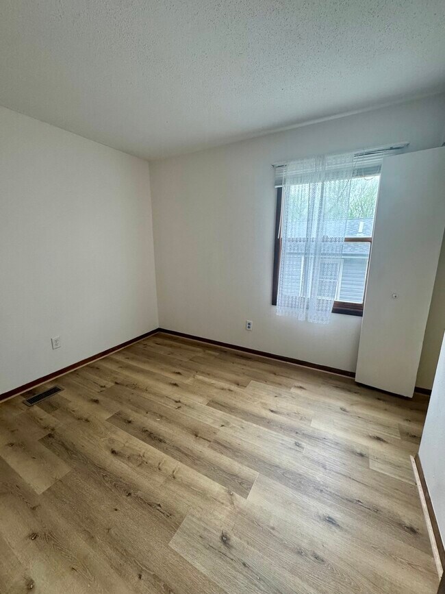 Foto del edificio - 5556 N Thornwood Ave