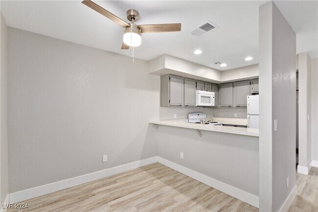 Building Photo - 2220 Pine Breeze Ln