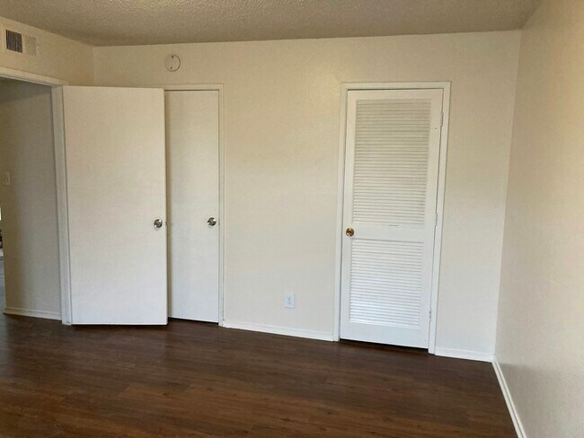 Foto del edificio - 1351 Buckingham Way