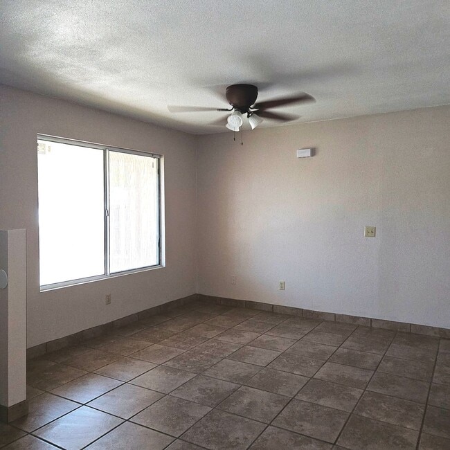 Building Photo - 3 bedroom/2 bath home for Rent