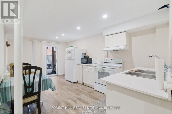 Photo du bâtiment - 53 Noble Dr