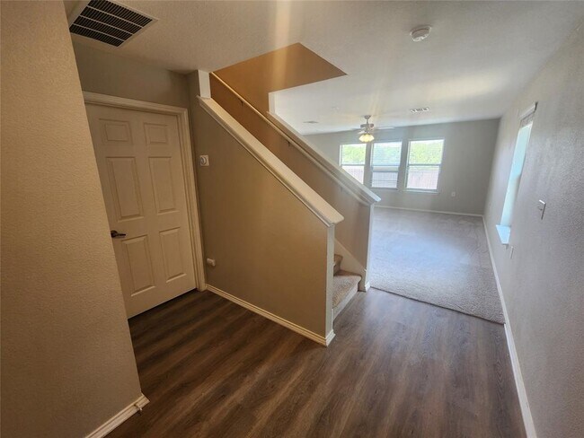 Foto del edificio - 9417 Edmundsbury Dr