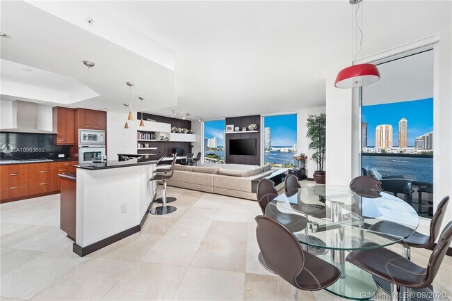 Building Photo - 6000 Island Blvd