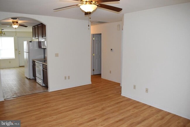 Building Photo - 2701 Roosevelt Dr