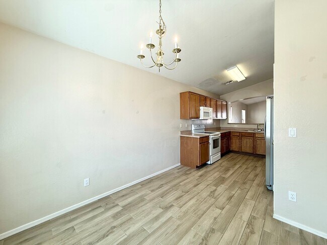 Building Photo - 5617 S 31st Dr