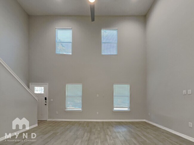 Foto del edificio - 15840 Forest Dr