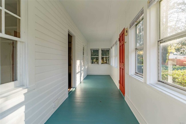 Building Photo - 5 Sylvan Ln