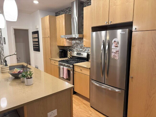 Foto del edificio - "Charming 2-Bed, 3-Bath Urban Retreat with 1,458 Sq Ft in Vibrant Denver!"