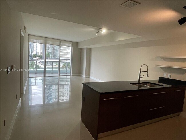 Building Photo - 475 Brickell Ave