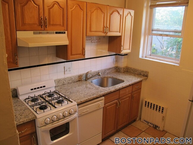 Building Photo - 126 Warren St