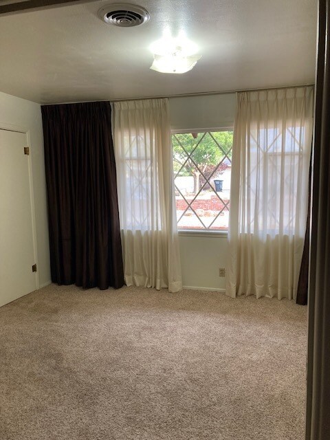 Front Room - 406 San Andres St