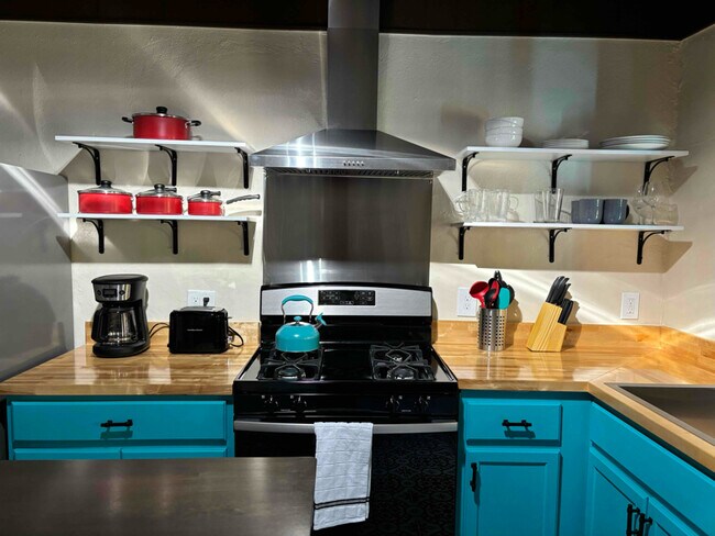 Foto del edificio - 224 Siler Rd