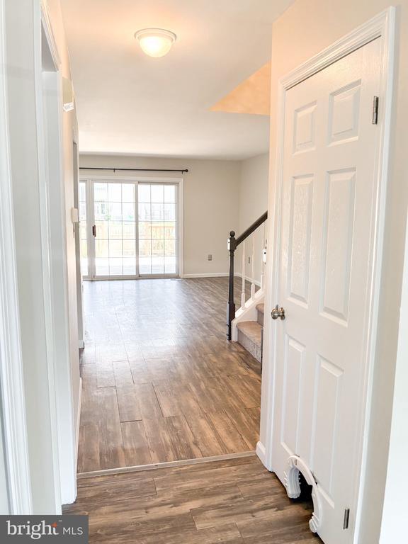 Building Photo - 180 Deer Run Ct