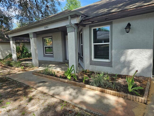Foto del edificio - 6560 Whirlaway Cir