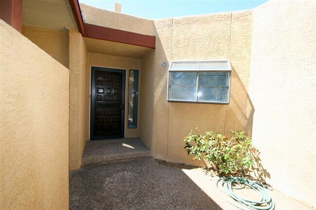 Foto del edificio - 830 Live Oak Rd NE