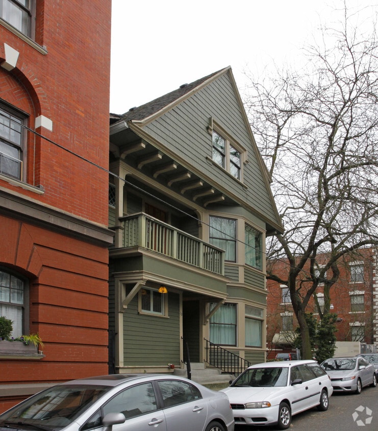 Building Photo - 110 NW King Ave