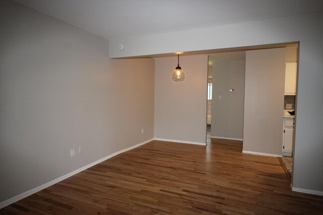 Foto del edificio - 3433 Hillside Dr