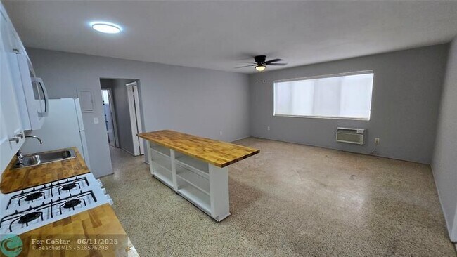 Foto del edificio - 7725 Harding Ave