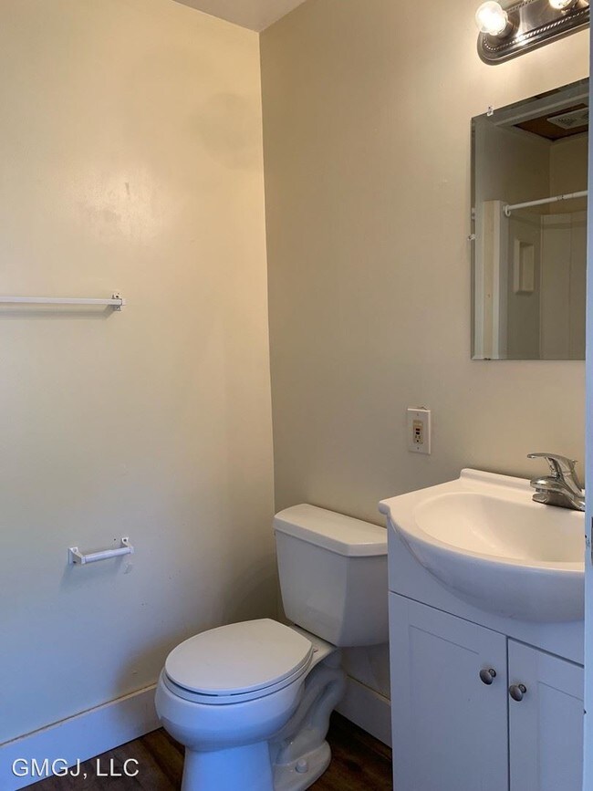 Building Photo - 1 br, 1 bath Apartment - 43 Brainard Place