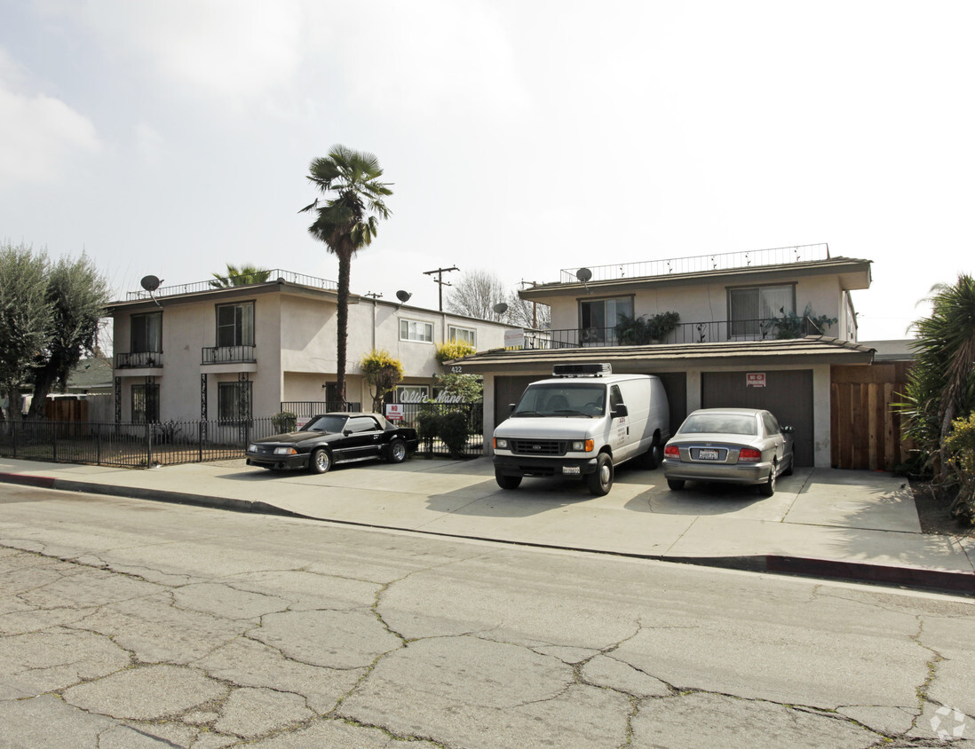 Building Photo - Olive Manor Apartments