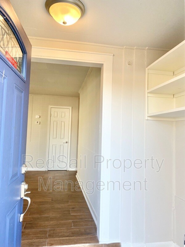 Building Photo - 323 Roane Dr