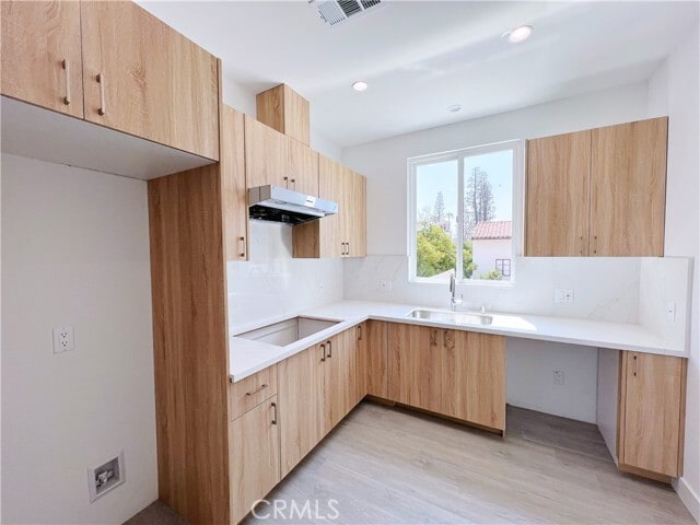 Foto del edificio - 95 Harkness Ave