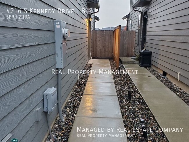 Building Photo - 4216 S Kennedy Dr