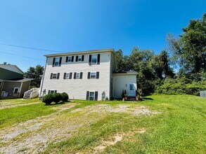 Building Photo - 270 Wakeman Ct NE