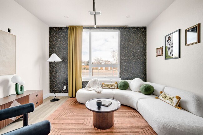Foto del edificio - Modern Elegance: Brand New 3-Bed Townhouse...
