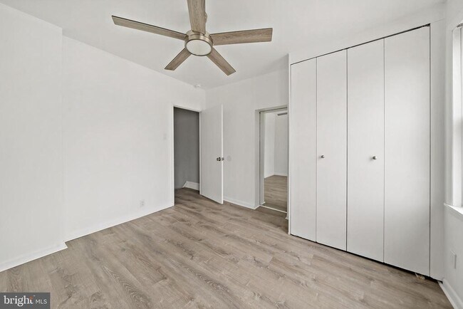 Foto del edificio - 1122 McClellan St